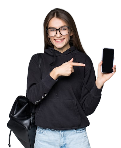 Aluna utilizando o celular