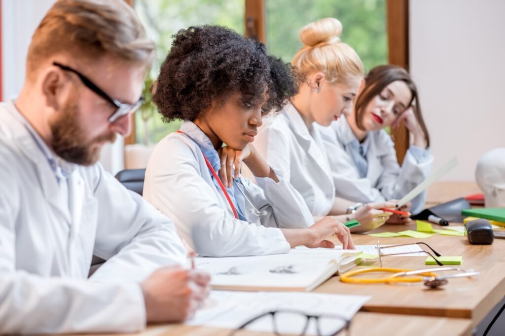 alunos médicos do programa de residência médica do pró-residencia
