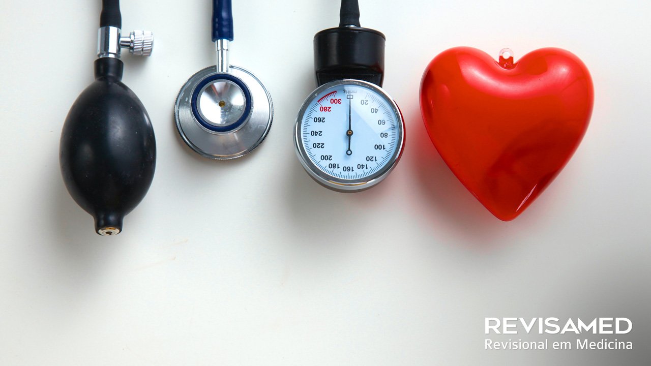 Questão comentada de residência médica aborda pressão alta