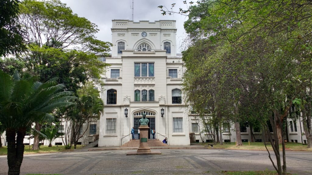 Fachada da Faculdade de Medicina da USP