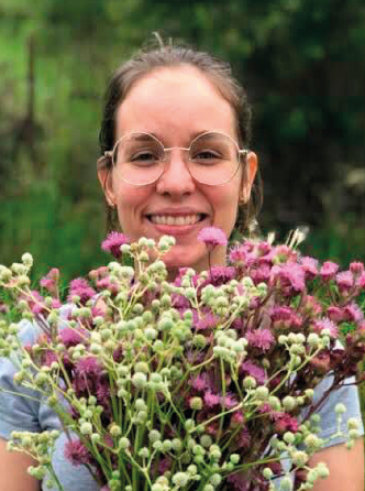 Mayra Floss é doutoranda na área de patologia, com interesse  em comunicação, saúde rural e planetária. Faz  parte do Grupo Saúde Planetária e do IEA-USP, e é Consultora do Projeto Planet&ar, uma parceria entre a Suprema e Fiocruz/BA.