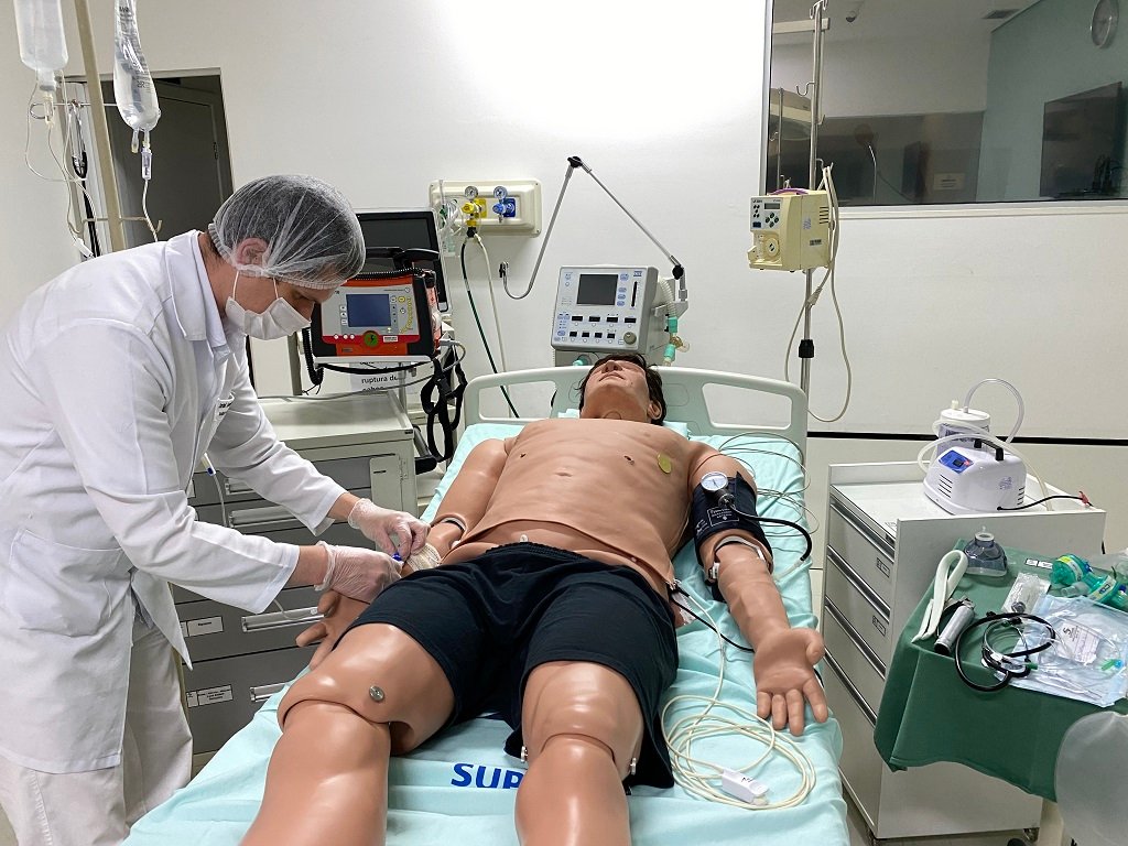 laboratorio de simulação realística usado para o curso de habilidades clínicas para o revalida