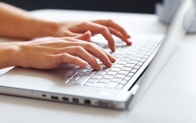 Teclado e mouse contaminados por bactérias