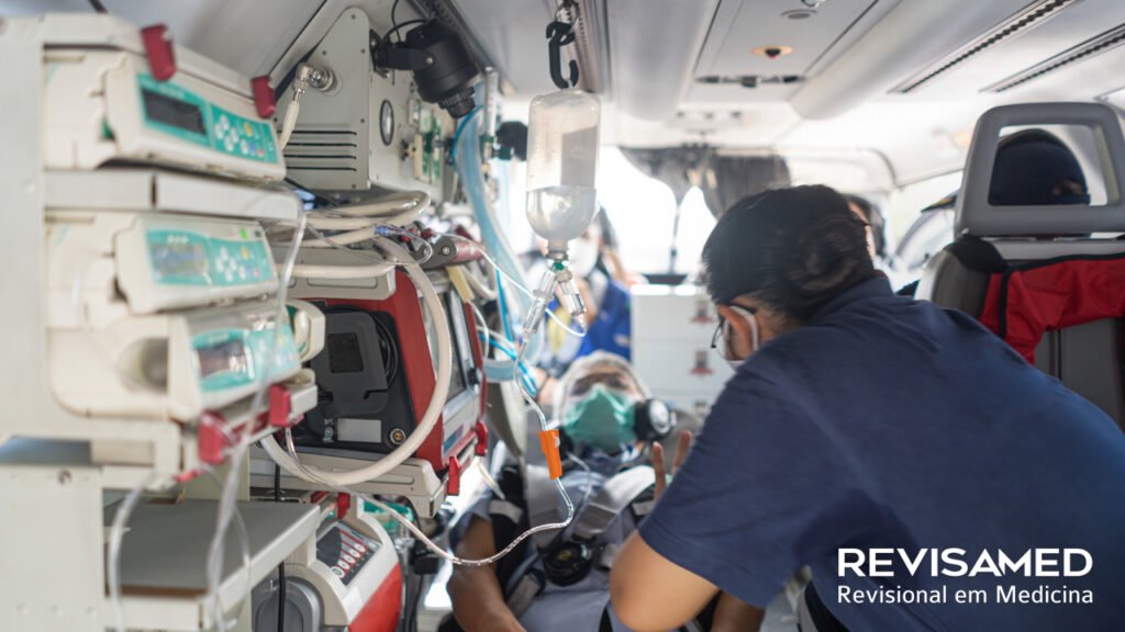 Médicos em atendimento