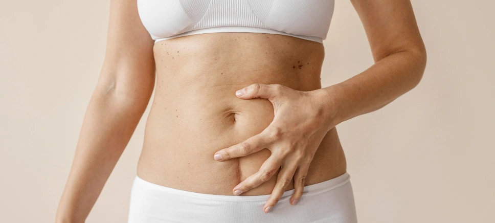 Barriga inchada por vitaminas ou suplementos