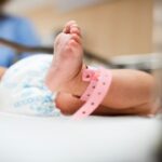 Como caracteriza a icterícia grave do recém-nascido?