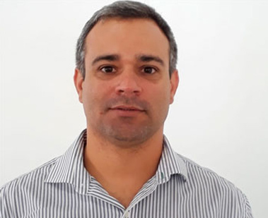 Dr. Marcos Moura